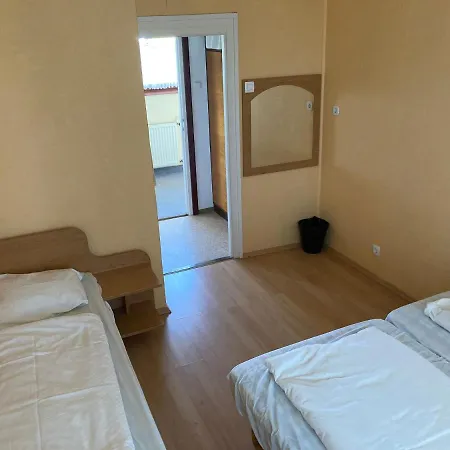 Éden Panzió Gasthof *